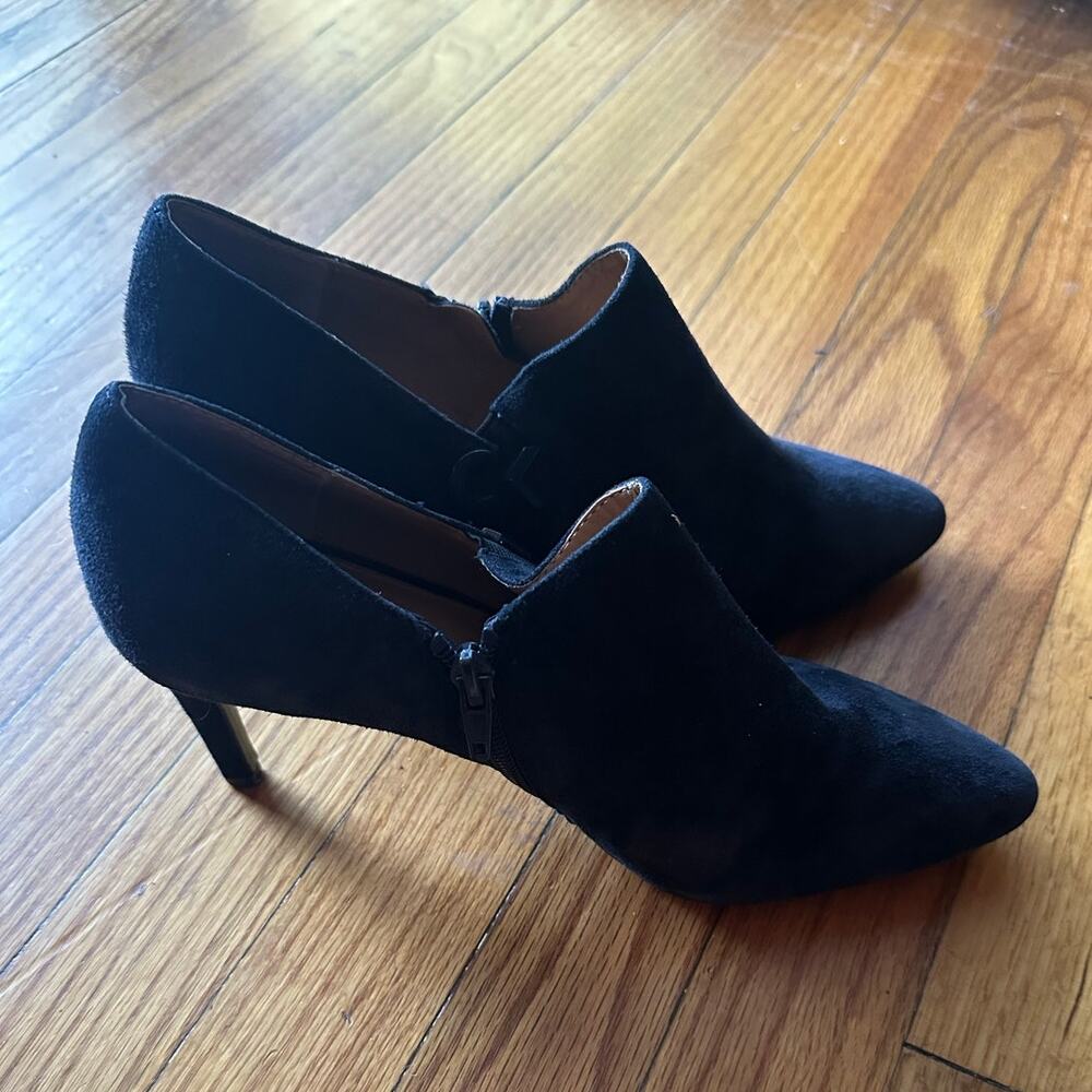 Calvin Klein Joanie Dark Blue Suede Ankle Booties – Women’s 8